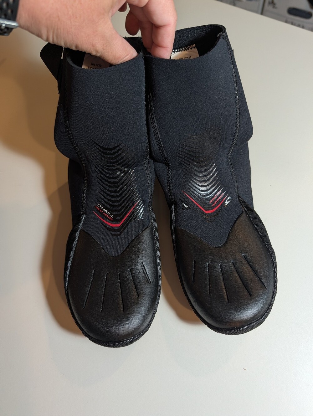 O'Neill Black Woman's Size 7 Neoprene 3MM Wet Surf Booties with Red Accents